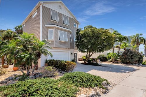 5392 Gulf Dr, HOLMES BEACH, FL, 34217-1775 | Card Image