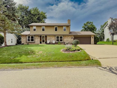 3655 S Sandalwood Drive, New Berlin, WI, 53151 | Card Image