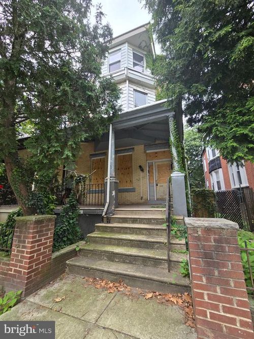 828 S 49th St, PHILADELPHIA, PA, 19143-3402 | Card Image