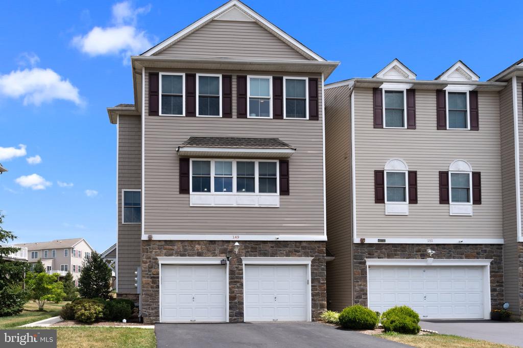 Saddlebrook Dr, Bensalem, PA 19020