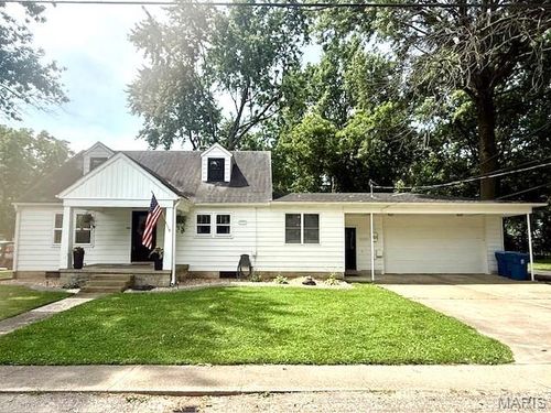 902 Sycamore St, Germantown, IL, 62245-2135 | Card Image