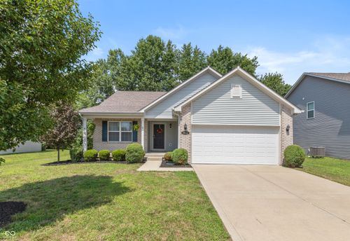 8842 Benjamin Ln, Avon, IN, 46123-5329 | Card Image