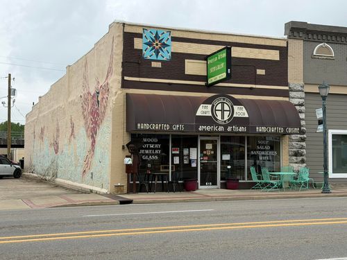 615 Mena St, Mena, AR, 71953-3339 | Card Image