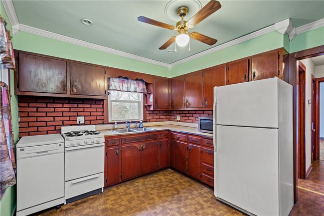 3910 Shepard Rd, House other with 3 bedrooms, 1 bathrooms and 2 parking in Gibsonia PA | Image 4