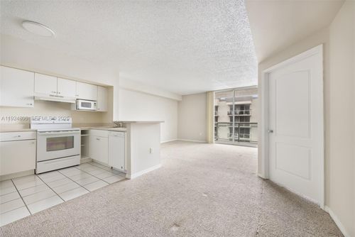 ph12-5085 Nw 7th St, Miami, FL, 33126-3460 | Card Image