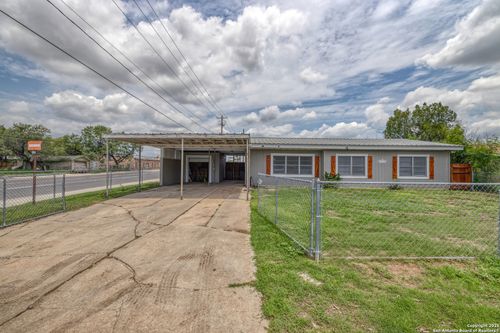 803 E Edwards St, Crystal City, TX, 78839-2722 | Card Image