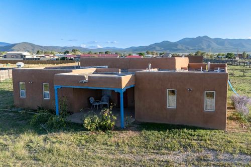 137 W Romero Rd, Ranchos De Taos, NM, 87557-8731 | Card Image