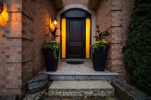 904 Damascus Crt, Newmarket, ON, L3X1L1 | Card Image
