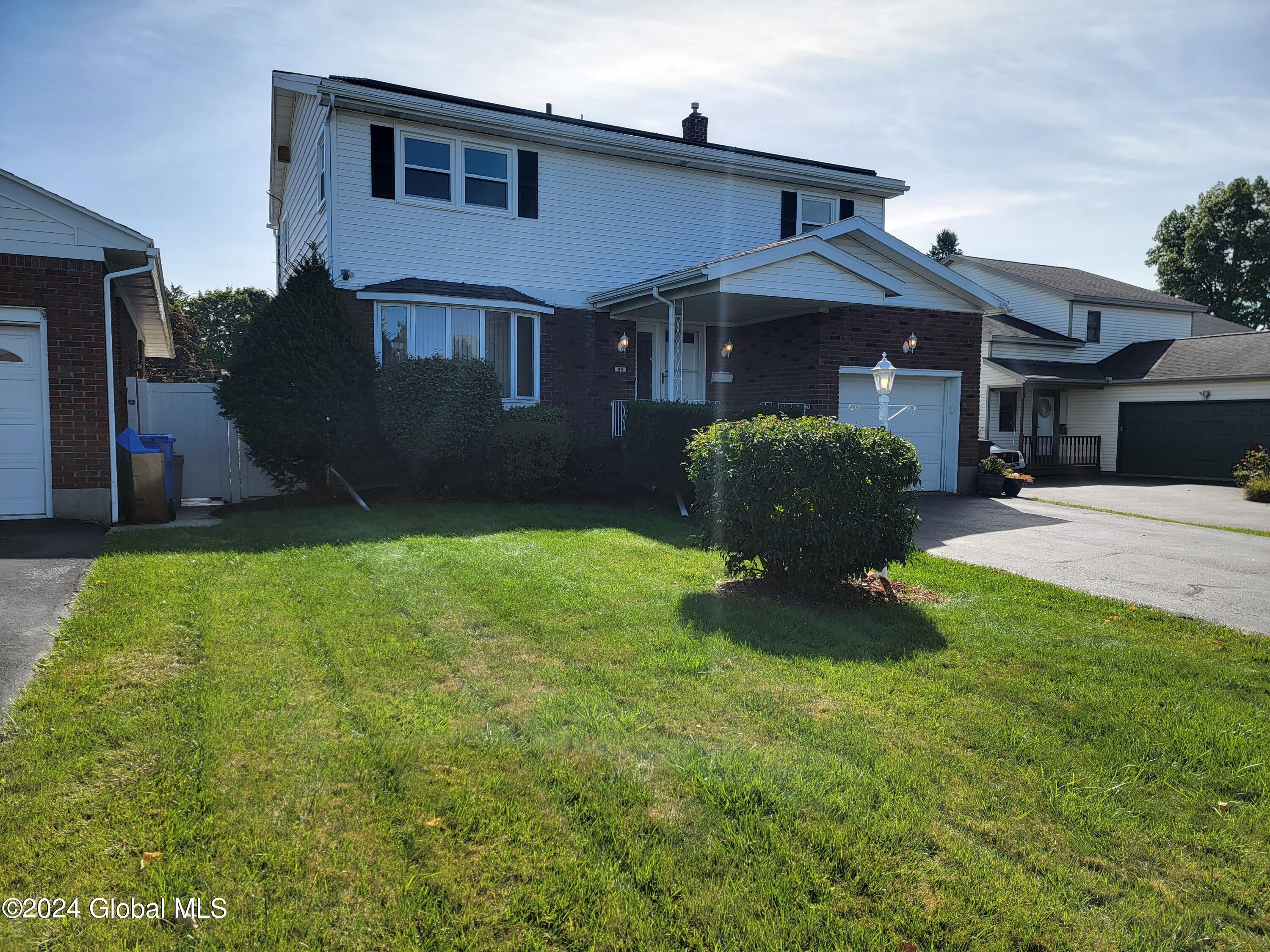 Rose Ct, Albany, NY 12209