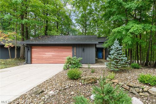 17767 Falling Leaves Rd, Strongsville, OH, 44136-3529 | Card Image