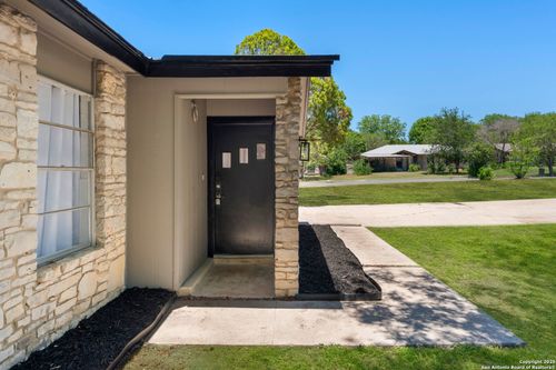 122 Zeuty St, San Antonio, TX, 78227-3832 | Card Image