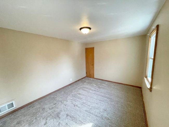 421 W Van Dusen St, House other with 5 bedrooms, 2 bathrooms and null parking in Springfield MN | Image 39