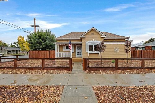 589 S M St, Livermore, CA, 94550-4420 | Card Image