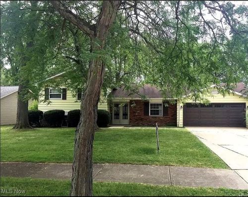 26913 Westwood Ln, Olmsted Twp, OH, 44138-1158 | Card Image