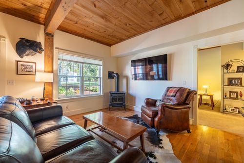 unit-212-7 Chester Rd, Derry, NH, 03038-1677 | Card Image