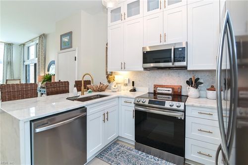 apt-320-696 Mowbray Arch, Norfolk, VA, 23507-1837 | Card Image