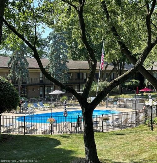 apt-236-995 N Cass Lake Rd, Waterford, MI, 48328-2378 | Card Image