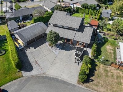 600 Lily Pl, House other with 3 bedrooms, 3 bathrooms and 3 parking in Campbell River BC | Image 1