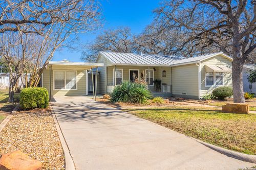 110 Beverly Dr, Fredericksburg, TX, 78624-5302 | Card Image