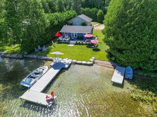 135 Lakeview Rd, Chatsworth, ON, N0H1G0 | Card Image