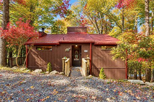 135 Clubhouse Rd, Beech Mountain, NC, 28604-8055 | Card Image