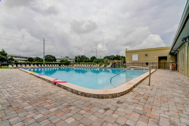 5 - 2291 Americus Boulevard W, Condo with 2 bedrooms, 2 bathrooms and null parking in Clearwater FL | Image 45