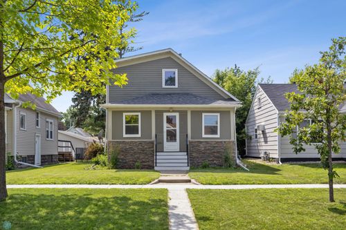 726 Oak St N, Fargo, ND, 58102-3828 | Card Image