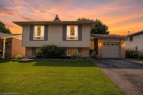 27 Myrtleville Dr, Brantford, ON, N3V1B9 | Card Image