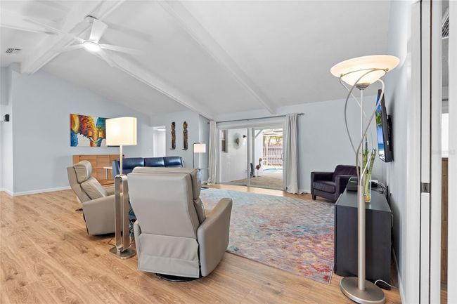 11368 93 Rd St, House other with 3 bedrooms, 2 bathrooms and null parking in LARGO FL | Image 5