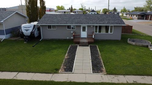 419 3 Avenue W, Hanna, AB, T0J1P0 | Card Image