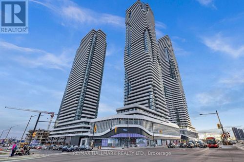 4203-8 Interchange Way, Concord, ON, L4K0R2 | Card Image