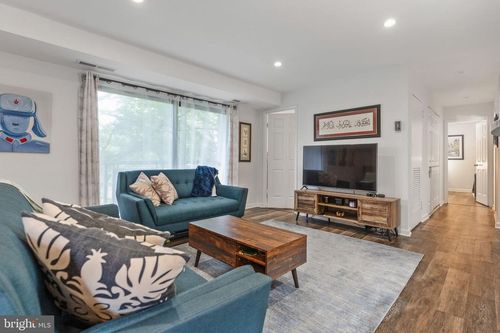 201-3101 S Manchester St, FALLS CHURCH, VA, 22044-2729 | Card Image