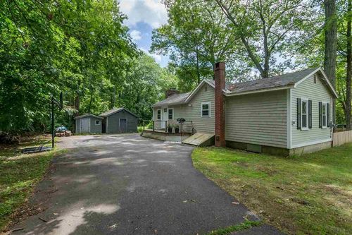 108 Linden St, Exeter, NH, 03833-4107 | Card Image