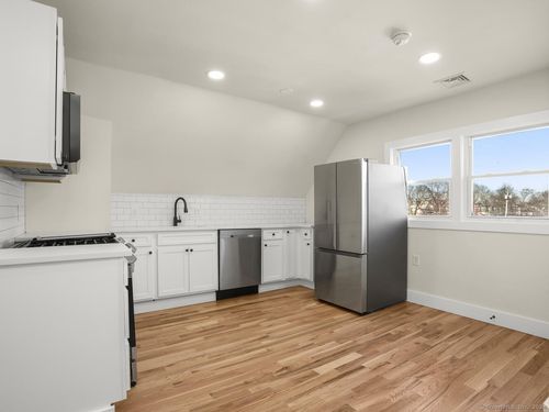 97 Noble Ave, Milford, CT, 06460-4717 | Card Image