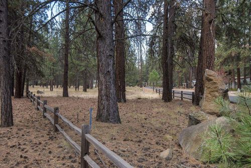 157 W Black Crater Ave, Sisters, OR, 97759-1367 | Card Image