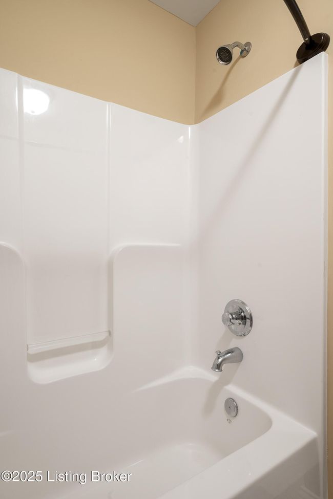 905 Fossil Creek Cir, House other with 4 bedrooms, 3 bathrooms and null parking in Louisville KY | Image 43