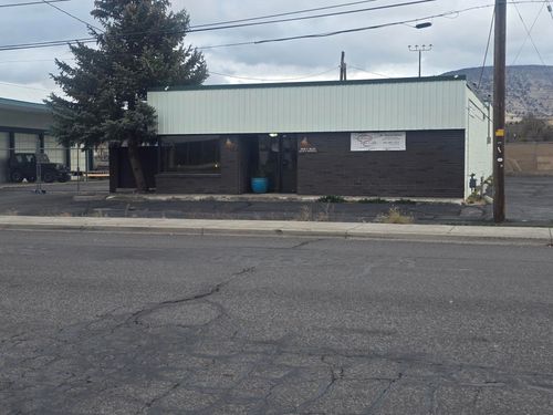 335 S Spring St, Klamath Falls, OR, 97601-5947 | Card Image