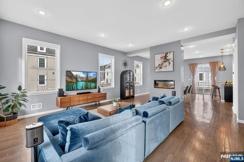 48 Roosevelt Dr, Wood Ridge, NJ, 07075-2501 | Card Image