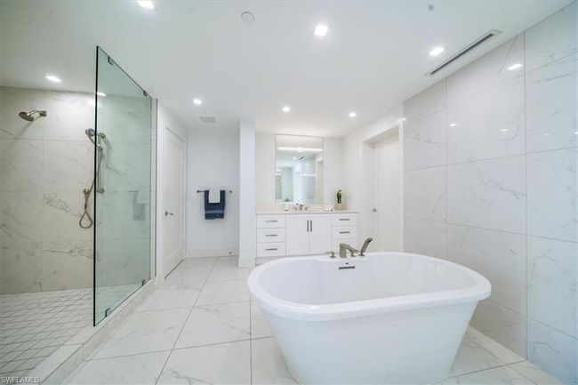 UNIT-301 - 13915 Old Coast Rd, Condo with 4 bedrooms, 4 bathrooms and 2 parking in NAPLES FL | Image 27