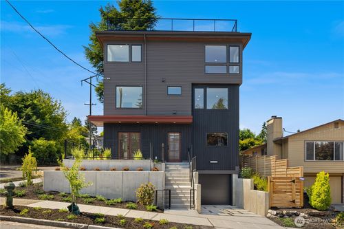 2903 3rd Ave N, Seattle, WA, 98109-1734 | Card Image