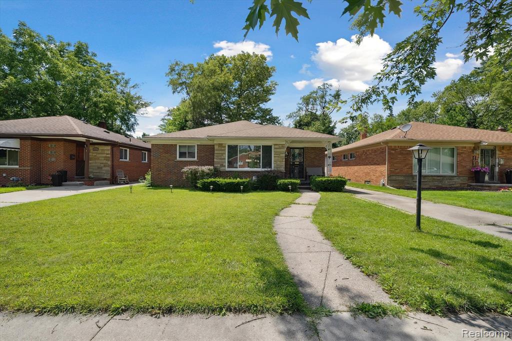 Morton St, Oak Park, MI 48237