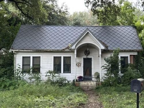 616 S Holly St, Bunkie, LA, 71322-2115 | Card Image