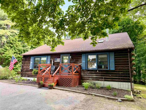 83 Main St, Sandown, NH, 03873-2605 | Card Image