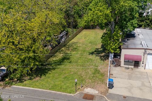 45 Navesink Ave, Fair Haven, NJ, 07704-3217 | Card Image