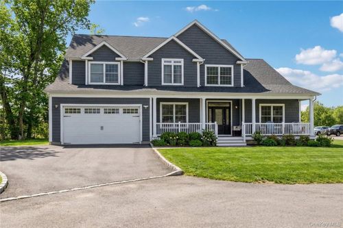 9 Saber Ln, Kings Park, NY, 11754-2828 | Card Image