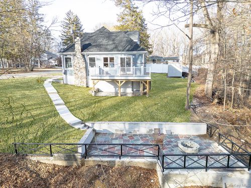 8 Overlook Ct, Cortlandt Mnr, NY, 10567-1640 | Card Image