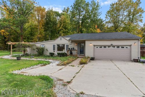 45055 Mcbride Ave, Van Buren Twp, MI, 48111-1334 | Card Image