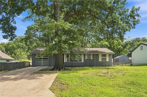 8725 Larsen St, Overland Park, KS, 66214-1918 | Card Image