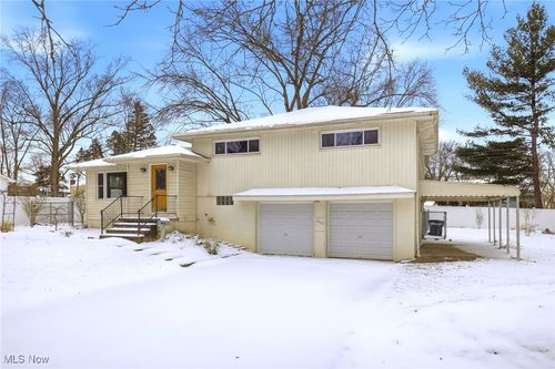 3856 Northview Dr, Stow, OH, 44224-3333 | Card Image