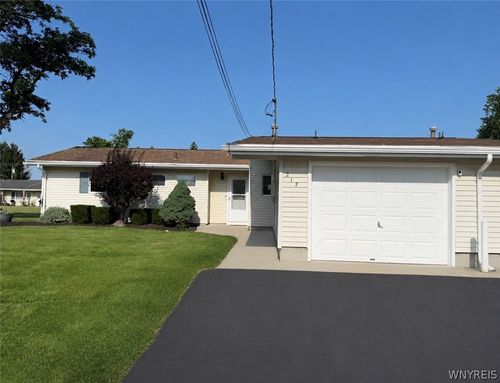 217 Beckwith Ave, Niagara Falls, NY, 14304-1104 | Card Image
